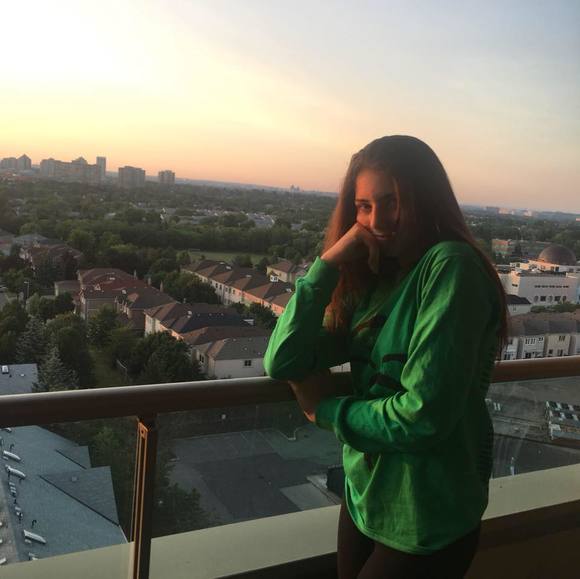 Meet your Posher, Camellia - Picture 1 of 1